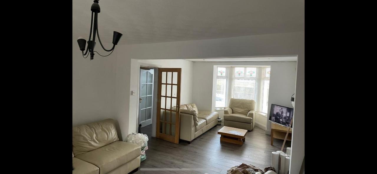 Enfield Street House Behind Portstewart Promenade With Partial Sea View From Front 3 Bed Sleeps 7 Exterior foto