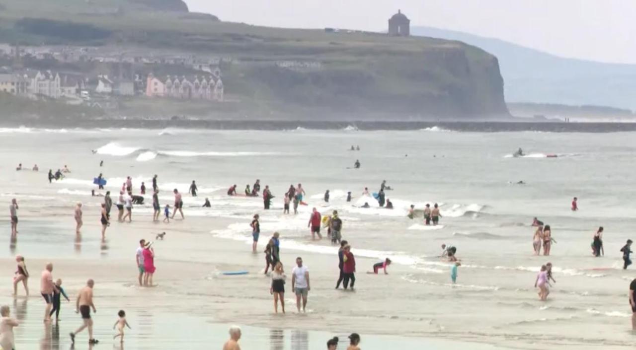 Enfield Street House Behind Portstewart Promenade With Partial Sea View From Front 3 Bed Sleeps 7 Exterior foto